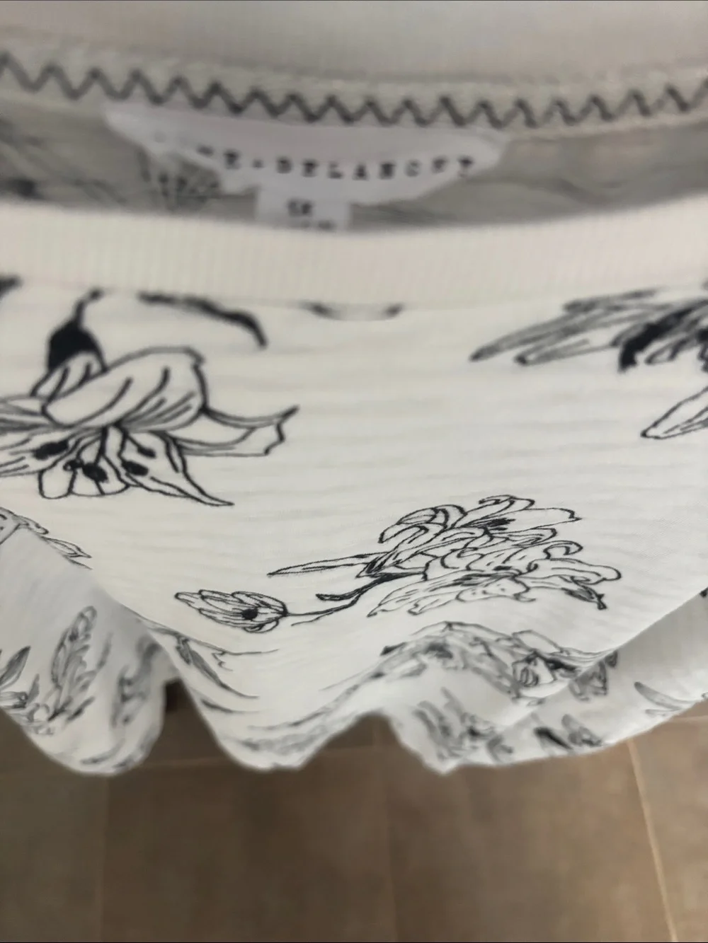 Jane & Delancey Women's White Black Floral V-Neck Blouse size 1 x